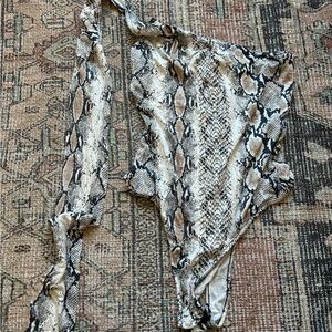 Snake print one shoulder long sleeve bodysuit
